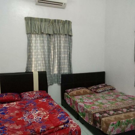 Aiman Homestay Marang Esterno foto