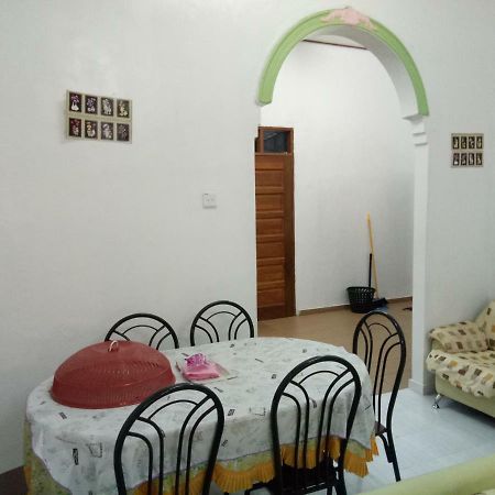 Aiman Homestay Marang Esterno foto
