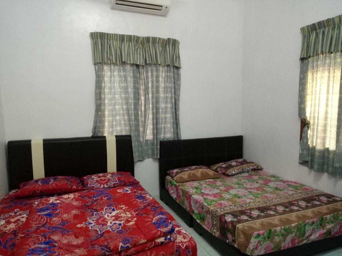 Aiman Homestay Marang Esterno foto