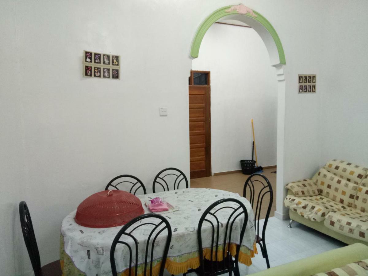 Aiman Homestay Marang Esterno foto